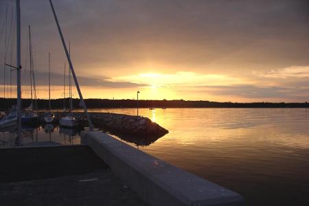 Sonnenuntergang am Hafen von Juelsminde (Dänemark)