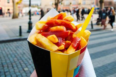 Vegan heißt: kein Fleisch, keine Milch, kein Käse, kein Joghurt - überhaupt keine Tierprodukte. Klingt anstrengend? Nicht un... Vegan heißt: kein Fleisch, keine Milch, kein Käse, kein Joghurt - überhaupt keine Tierprodukte. Klingt anstrengend? Nicht un...