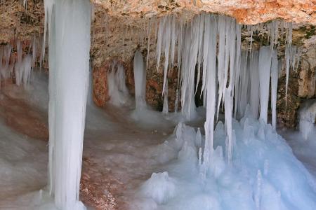 Der Bryce-Canyon-Nationalpark im US-Bundesstaat Utah befindet sich auf einer Höhe von 2400 bis 2700 Metern. Bei eisigen Temp...