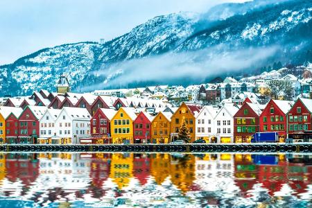 Bergen zählt zu den schönsten Städten Norwegens. Darum liegt die Stadt auch auf beinahe jeder Kreuzfahrt-Route in Nordeuropa...