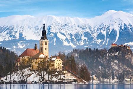 Das kleine Bled in Slowenien ist nur wenige Kilometer von Österreich entfernt. Der Ort liegt am Bleder See, unmittelbar in d...