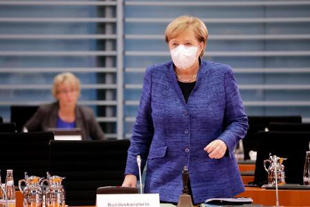 Angela Merkel setzt sich für effektive und schnelle Maßnahmen ein, um die Ausbreitung von Corona zu stoppen. Angela Merkel setzt sich für effektive und schnelle Maßnahmen ein, um die Ausbreitung von Corona zu stoppen.
