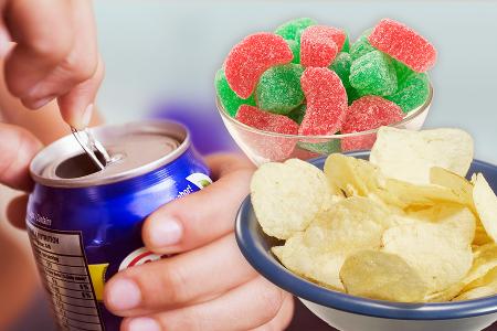 chips, softdrink, süßigkeiten chips, softdrink, süßigkeiten