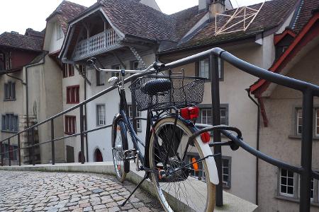 Fahrrad am Geländert Fahrrad am Geländert