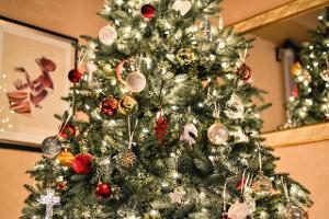 Zu Weihnachten zehn Prozent höherer Stromverbrauch: So können Sie sparen