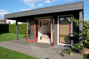 Gartenhaus und Co: 5 geniale Tricks, die den Urlaub nach Hause holen