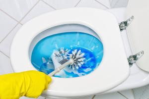 Das sollten Sie nie in der Toilette herunterspülen