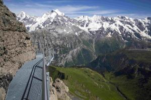 Nur für Mutige: Der "Thrill Walk" ist Nervenkitzel mit Alpenblick
