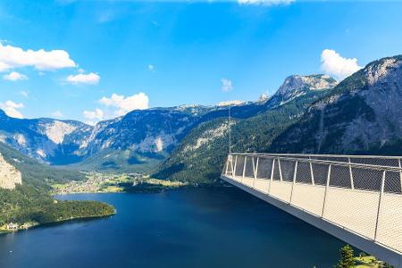 Zurück nach Österreich. Die Aussichtsplattform Welterblick liegt 360 Meter über Hallstatt. Von hier aus hat man einen Vogelb...