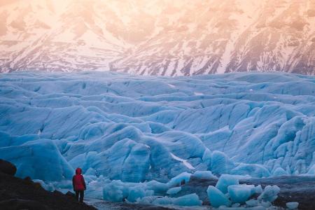 Der größte Gletscher Europas heißt Vatnajökull, liegt in Island und hat eine Fläche von 8.100 Quadratkilometern - was acht P...