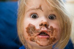 Peinliche Kinder Mit Essen rumsauen