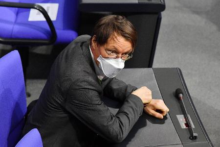 Karl Lauterbach im Bundestag mit Maske