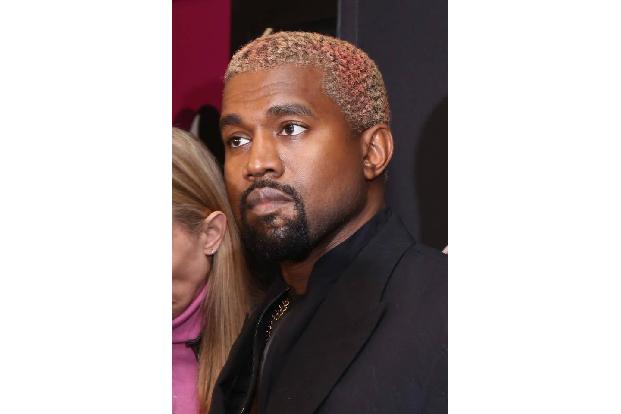 Kanye Wests offenes Anbiedern an den US-Präsidenten Donald Trump hatte einen Shitstorm zur Folge. Prompt zog der Rapper im S... Kanye Wests offenes Anbiedern an den US-Präsidenten Donald Trump hatte einen Shitstorm zur Folge. Prompt zog der Rapper im S...