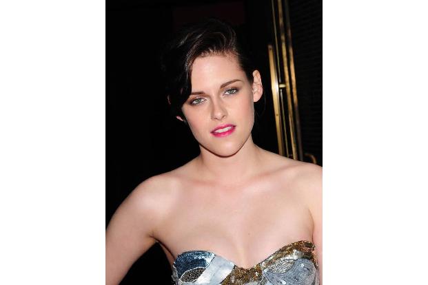 Fun Fact: Für 'Twilight' musste die brünette Schönheit braune Kontaktlinsen tragen, da ihre Augen von Natur aus grün sind. 2...