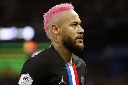 Fans und Zuschauer staunten nicht schlecht, als Profispieler Neymar im Februar 2020 plötzlich mit neonpinken Haaren den Fußb...