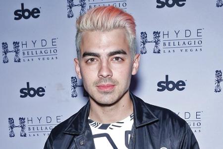 Auch Sänger Joe Jonas hatte offenbar einmal eine Findungsphase. In den Jahren 2015 und 2016 bekamen ihn seine Fans zeitweise...