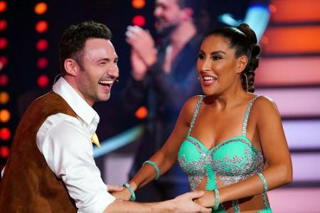 Die Freude war beiden anzumerken: Ex-Monrose-Sängerin Senna Gammour bekam in der großen Kennenlernshow Tanzprofi Robert Beit...