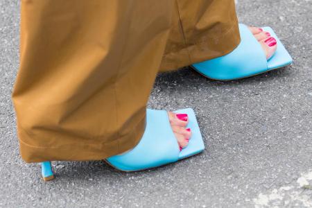 Der Schuhtrend 2020 schlechthin: Square-Toe-Schuhe. Die Modelle mit der quadratischen Front bestachen sowohl im Sommer als S...
