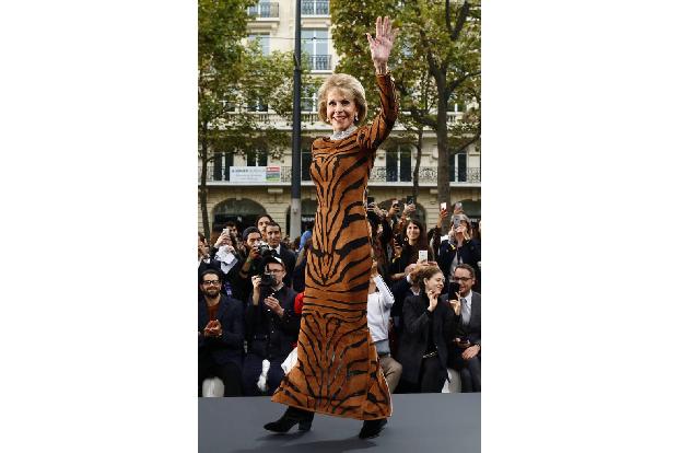 ...80 Jahren ist für Jane Fonda noch lange nicht Schluss: So ist sie immer noch ein gern gebuchtes Werbegesicht, wie etwa fü...