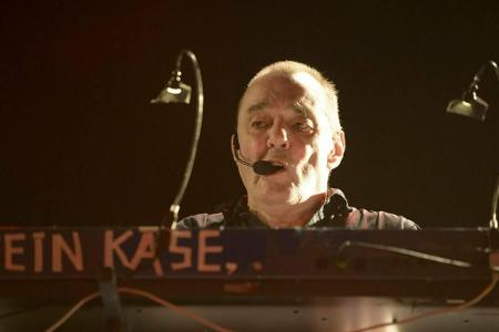 Der britische Keyboarder Dave Greenfield von den Stranglers ist am 3. Mai im Alter von 71 Jahren an den Folgen einer Covid-1...