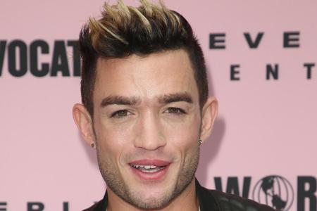 Im Alter von 34 Jahren verstarb Popstar Chris Trousdale am 2. Juni an den Komplikationen nach einer Covid-19-Erkrankung. Der...