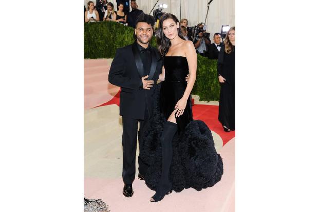 …Topmodel Bella Hadid und Musiker The Weeknd. Anfang 2015 wurden die beiden Turteltauben zum ersten Mal miteinander beim Coa...