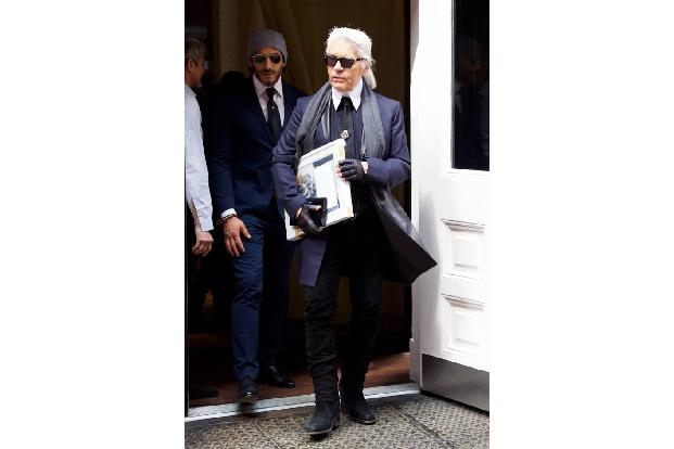 Vermutet wurde es schon lange: Der kürzlich verstorbene Karl Lagerfeld bedachte seine Katze Choupette großzügig, als er sein... Vermutet wurde es schon lange: Der kürzlich verstorbene Karl Lagerfeld bedachte seine Katze Choupette großzügig, als er sein...