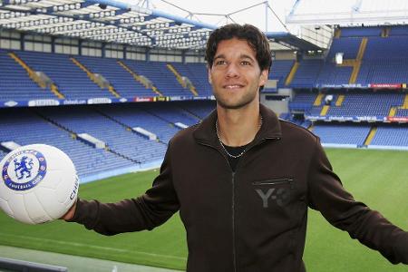 2006 folgt der nun 30-Jährige dem Lockruf der Premier League. In London will Ballack mit dem FC Chelsea für Furore sorgen. M...