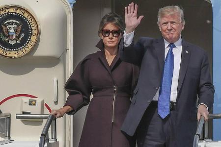 Deutlich ausgefallener kam der Look von Melania Trump im November 2017 daher. Für ihren Aufenthalt in Südkorea hatte sich di...