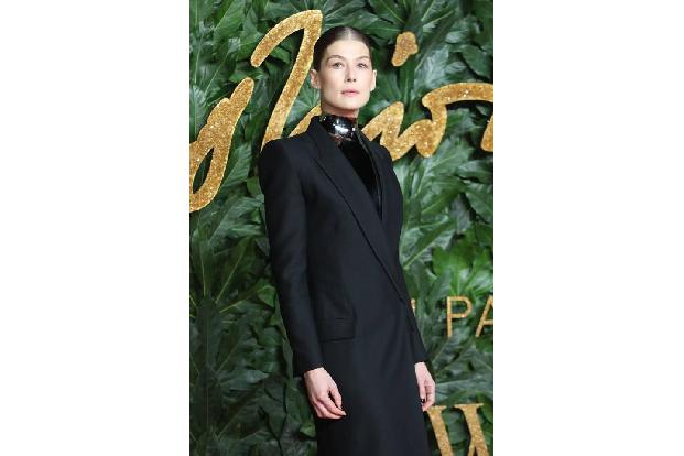 ...Rosamund Pike verlor Reese Witherspoon gleich zweimal: In 'Stirb an einem anderen Tag' wollte Reese Miranda Frost spielen...