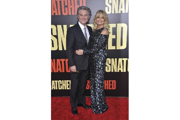 Im Jahr 1983 lernten sich Kurt Russell und Goldie Hawn kennen und schließlich auch lieben. Eine Beziehung, die nicht nur pri... Im Jahr 1983 lernten sich Kurt Russell und Goldie Hawn kennen und schließlich auch lieben. Eine Beziehung, die nicht nur pri...
