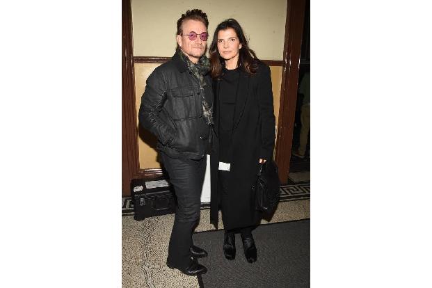 …seit Ewigkeiten ein cooles Liebes-Duo sind 'U2'-Bono und seine Ali Hewson. Die beiden lernten sich bereits als Schulkinder ...