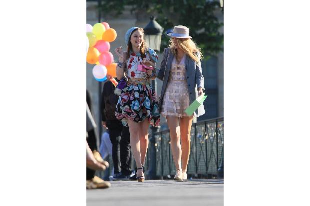 ...gleichen Jahr sollte sich das Leben für Blake Lively auf den Kopf stellen: Sie wurden neben Leighton Meester für die Haup...