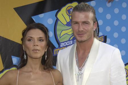 Im Jahr 1999 heiratet das Spice Girl den damaligen Manchester-United-Spieler in einem Schloss in Irland. Rund 400 Gäste soll...