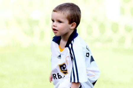 Bevor die junge Familie 2008 nach Los Angeles zieht, erblickt der dritte Sohn das Licht der Welt. Der kleine Cruz wird am 20...