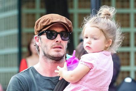 Die Geburt von Tochter Harper am 10. Juli 2011 macht das Familienglück der Beckhams perfekt. Vor allem Vater David lässt sic...