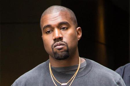 Kaum zu glauben, aber wahr: Auch Musiker und Designer Kanye West war einmal an der Uni tätig. Nachdem er 2014 zu 250 Sozials...