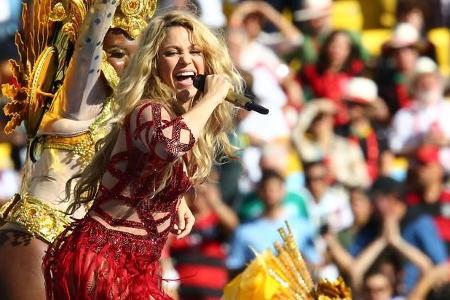 ...Fußball ist aber auch bei Shakira, die mit bürgerlichem Namen Shakira Isabel Mebarak Ripoll heißt, ein großes Thema. Der ...
