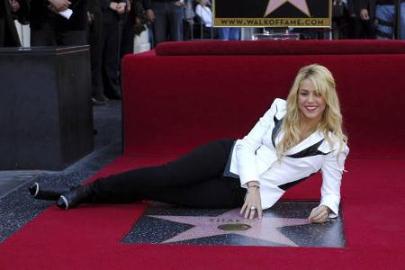 ...kamen immer mehr Awards hinzu. Shakira hat sogar einen eigenen Stern am Walk Of Fame in Hollywood, ein paar Billboard Mus...