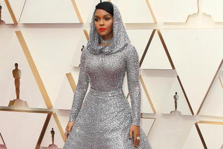Einen besonderen Auftritt legte Janelle Monáe hin. Die Robe - samt Kapuze - von Ralph Lauren war mit 168.000 Swarovski-Krist...