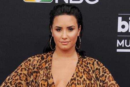 Sängerin Demi Lovato und ihr Freund, Schauspieler Max Ehrich, fackelten nicht lange. Nach wenigen Monaten Beziehung verlobte... Sängerin Demi Lovato und ihr Freund, Schauspieler Max Ehrich, fackelten nicht lange. Nach wenigen Monaten Beziehung verlobte...