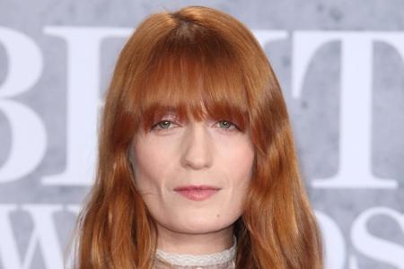 Musikerin Florence Welch ist seit Jahren bekennende Pony-Trägerin - im Moment in XXL.