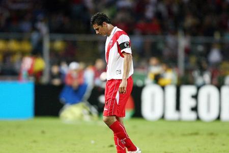 Nach einem Disput mit dem damaligen Nationaltrainer Navarro weigerte sich Pizarro 2007, für Perus Auswahl aufzulaufen, ehe m...