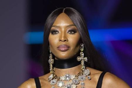 Model Naomi Campbell bekundete via Instagram ihr tiefstes Mitgefühl und postete ein Foto von einem vergangenen Modelshooting...