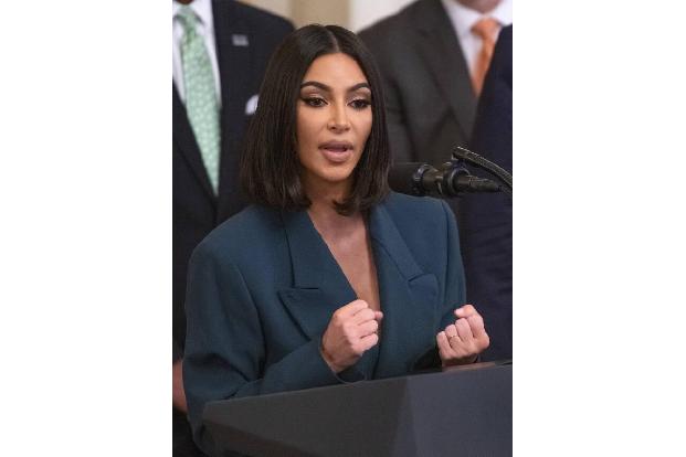 …seine Frau Kim Kardashian mischt in der Politik mit: Die Reality-Queen setzt sich seit einigen Jahren leidenschaftlich für ...