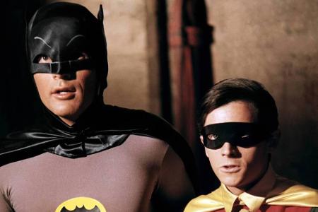 1966 war es dann soweit. Leslie H. Martinson drehte mit Adam West den ersten Batman-Kinofilm. 