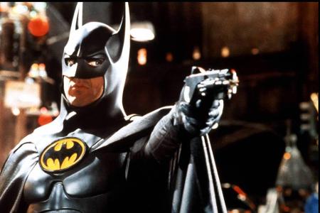 1989 erfreute dann Tim Burton (60) die Fans der Fledermaus mit einem neuen Batman-Streifen. Für 