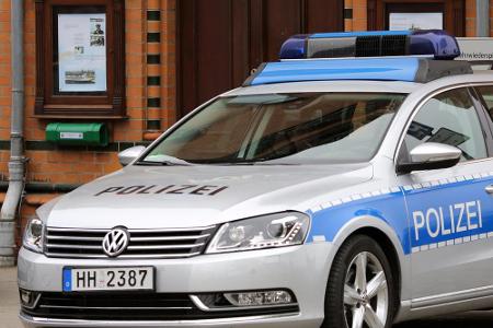 Behördenfahrzeuge, wie dieser Polizeiwagen, enthalten neben den Buchstaben für die Stadt oder den Landkreis nur noch Ziffern...