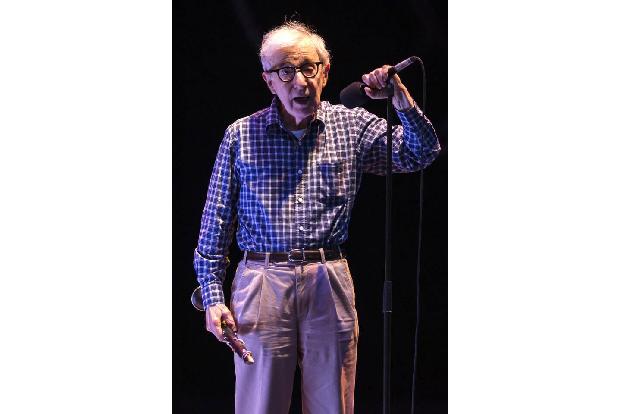 In 'Apropos of Nothing' beteuert Woody Allen seine Unschuld. Er habe seine Adoptivtochter Dylan nie sexuell missbraucht, auc... In 'Apropos of Nothing' beteuert Woody Allen seine Unschuld. Er habe seine Adoptivtochter Dylan nie sexuell missbraucht, auc...