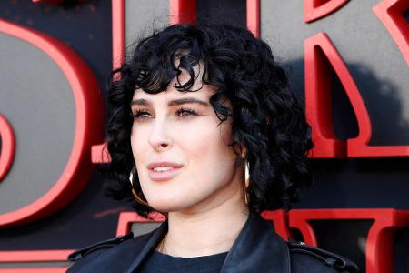 Eigentlich trägt Schauspielerin Rumer Willis (31) ihre Haare glatt oder leicht gewellt. Dementsprechend war die wilde Locken...